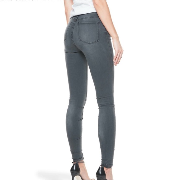 Mott & Bow Mid-Rise Jeans Size 30 (#230) - Picture 2 of 14